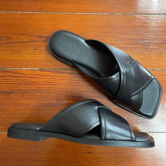 NWOB Freda Salvador Marta Criss-Cross Slide Black Minimalist Leather Sz 9 ❤️🎀 - Picture 6 of 10